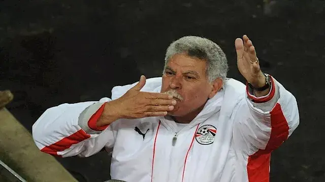حسن شحاتة: لعبت حارس مرمى مع م...