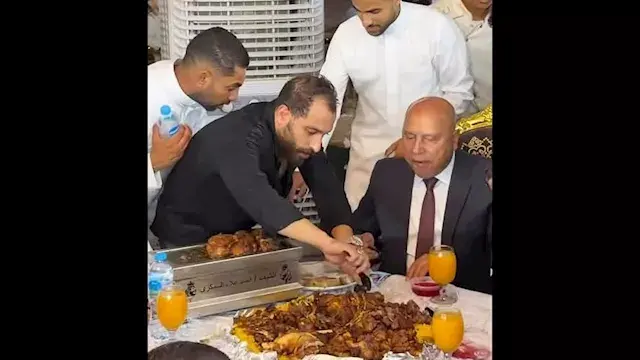 فيديو أكل كامل الوزير في فرح ي...