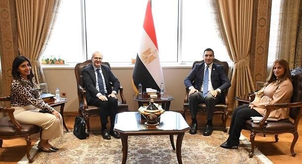 وزير الرياضة يبحث مع اليونسكو...