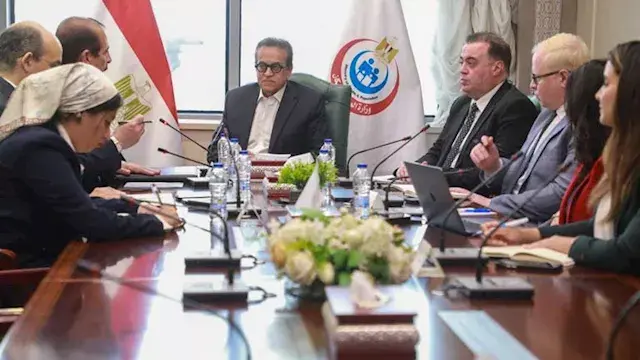 وزير الصحة يناقش مقترح حملة وط...