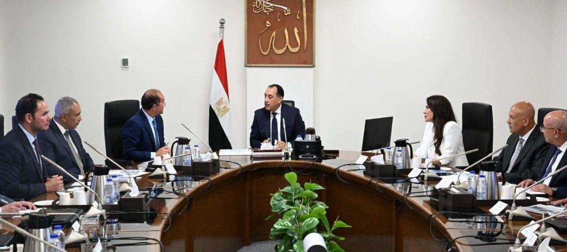 رئيس الوزراء يتابع ملف تشغيل و...