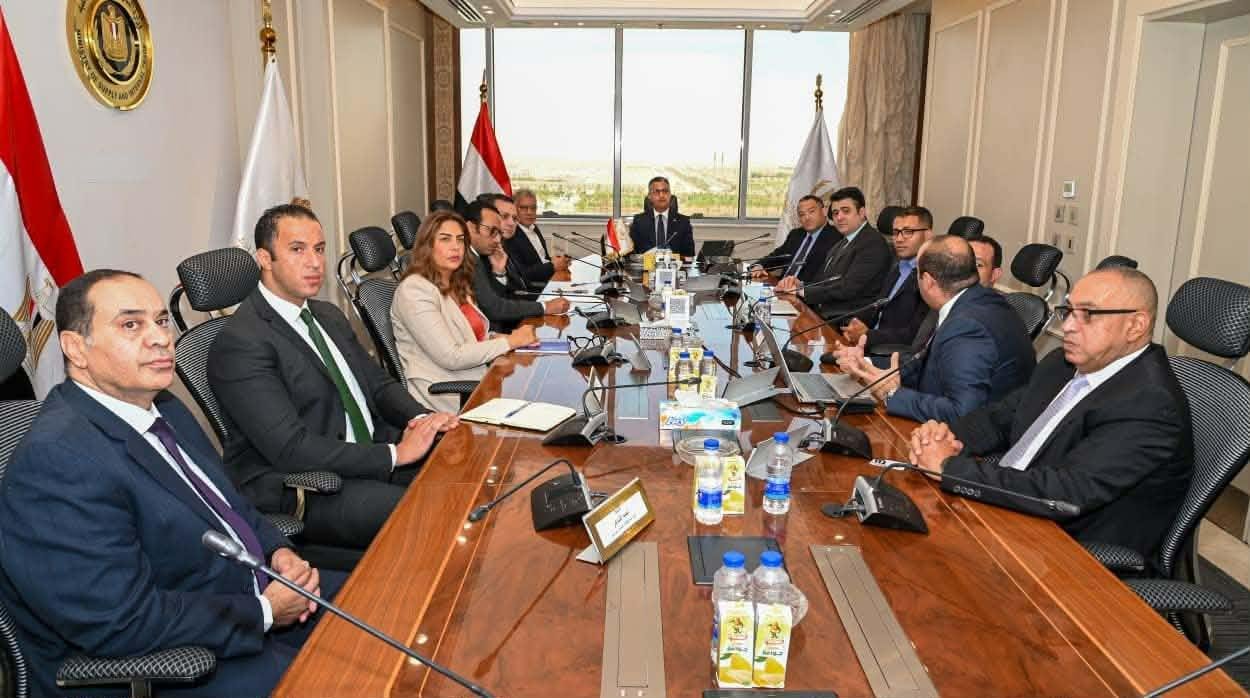 التموين تبحث مع إحدى شركات الا...