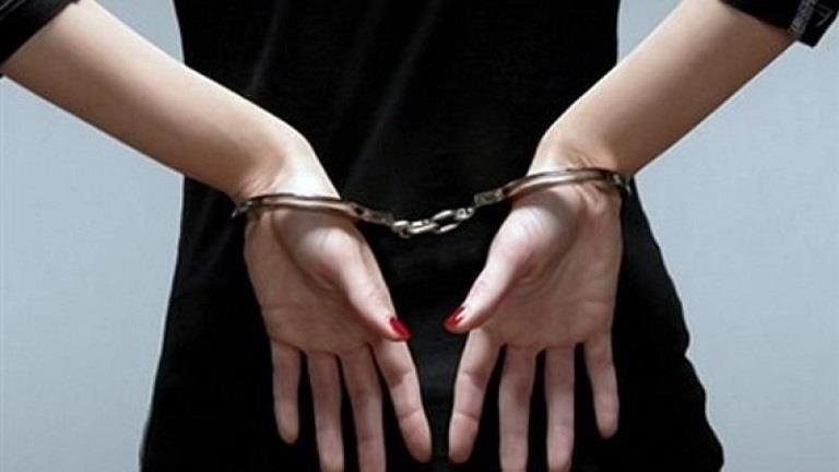 ضبط متهمة بقتل والدتها وتقطيع...