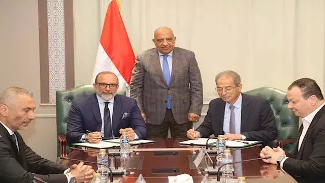 استبدال عدادات الكهرباء القديم...