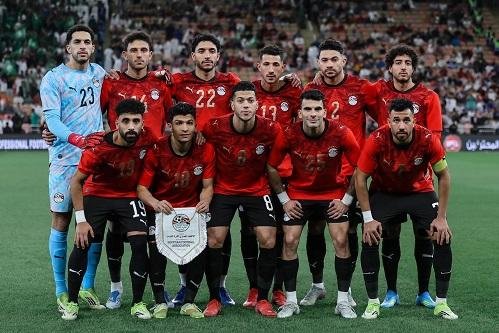 سيارة هدية لجميع أفراد بعثة من...