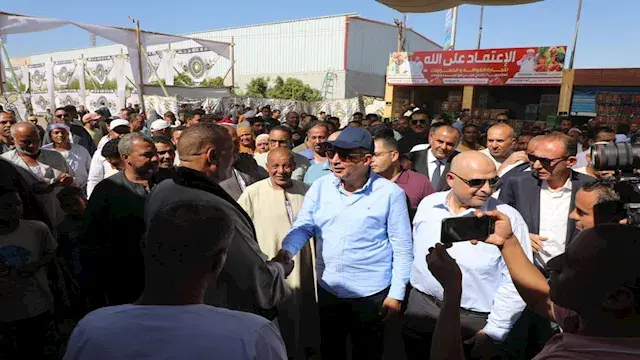 يضم 300 باكية.. محافظ المنيا ي...