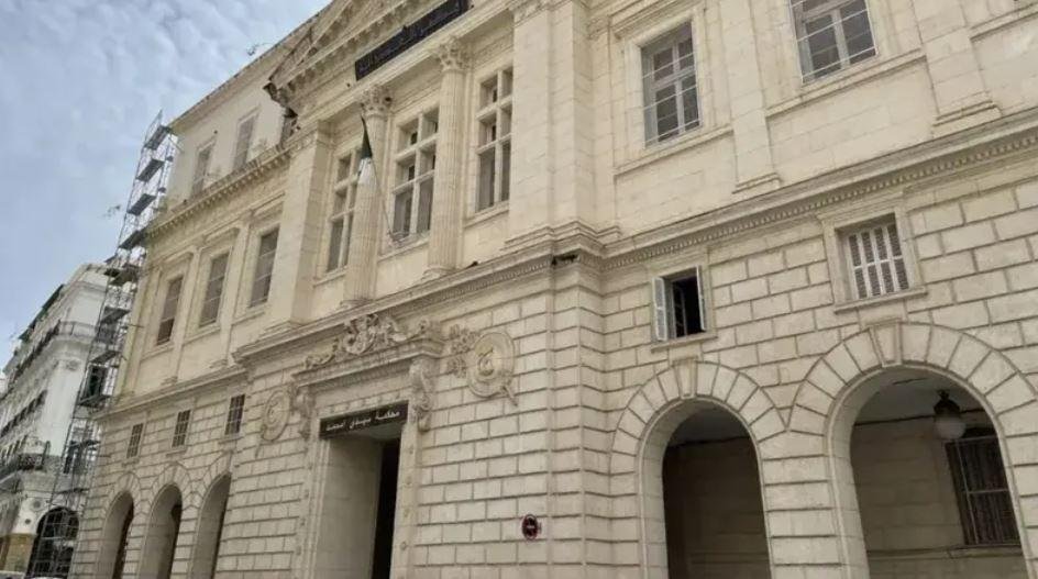 القضاء الجزائري يعلن ضبط جماعة...