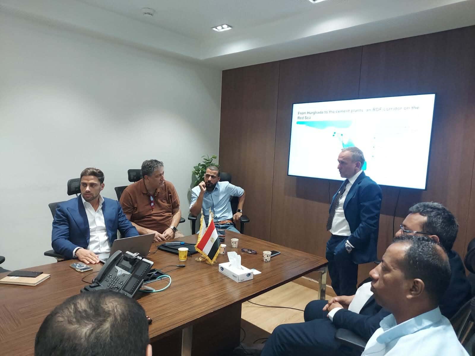 جهاز تنظيم إدارة المخلفات يبحث...