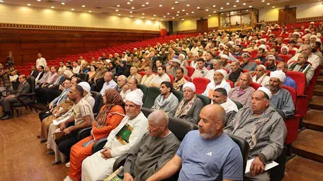 المنيا الأولى على الجمهورية في تسليم عقود تقنين أراضي أملاك الدولة (صور)