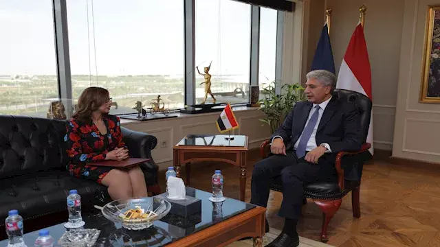 وزير السياحة يلتقي سفيرة مصر ا...