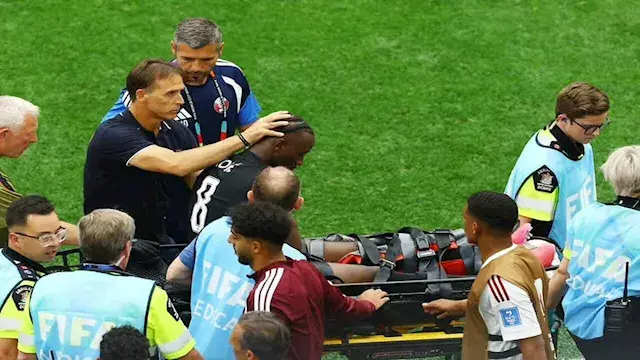 خرج علي نقالة.. لاعب كندا يتعر...