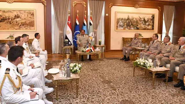 وزير الدفاع ورئيس الأركان يبحث...