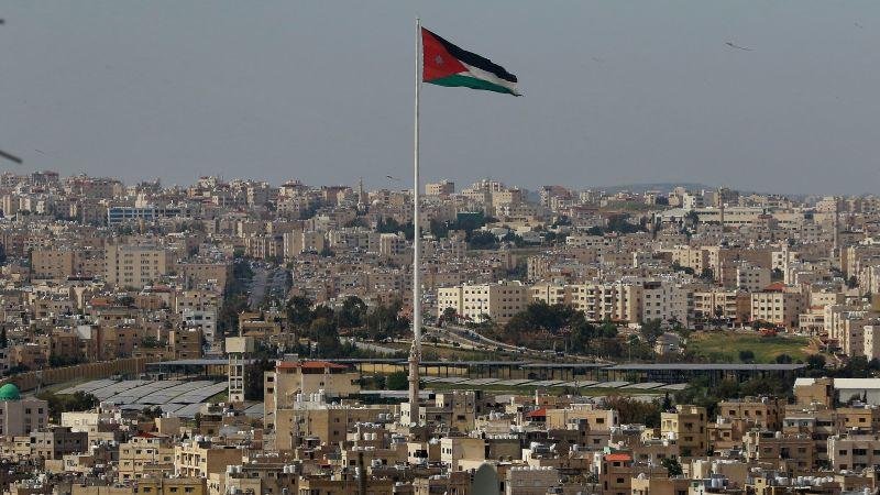 آلاف السوريين في الأردن يتقدمون بطلبات زيارة إلى سوريا والعودة إلى المملكة.. ومصدران يوضحان لـCNN التفاصيل