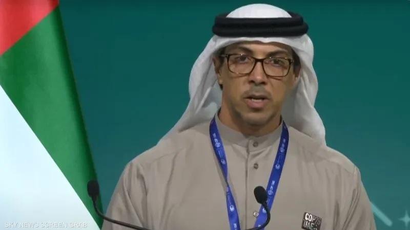 أبوظبي: منصور بن زايد يناقش مع...