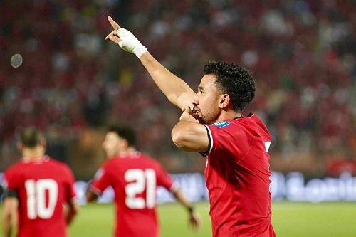 تريزيجيه وزيزو على مقاعد بدلاء...