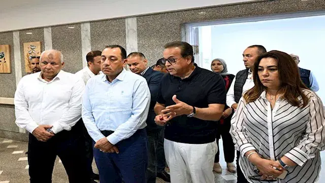رئيس الوزراء يتفقد مستشفى رأس...