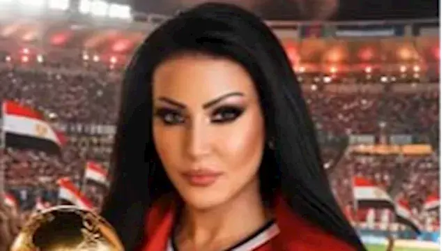 لقاء الخميسي أنيقة وسارة سلامة...