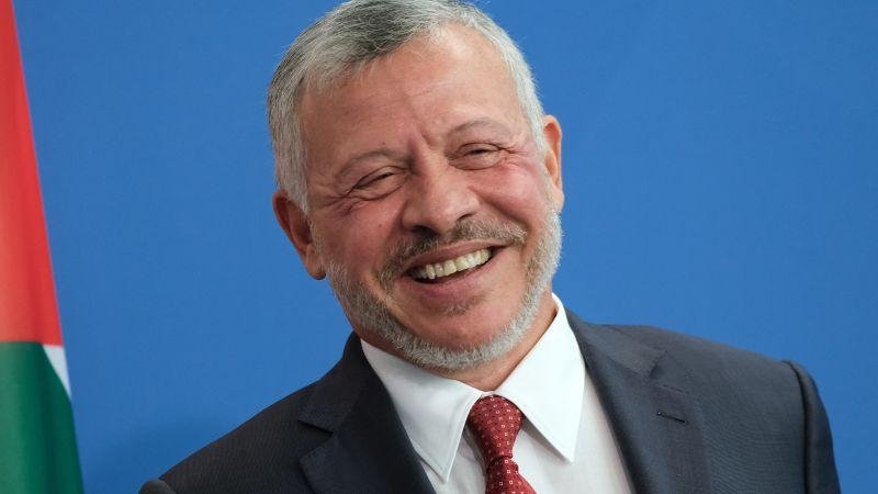 بمناسبة عيد ميلادها.. الملك عبدالله الثاني يصطحب ابنته الأميرة إيمان وزوجها إلى مطعم بعمان
