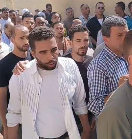8 نعوش من عائلة واحدة.. أهالي...