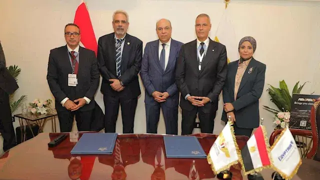 مصر للطيران توقع اتفاقية مع ال...