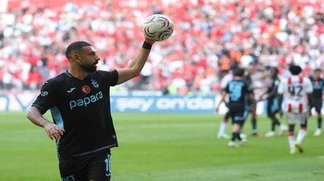 متاحة عبر المتجر الإلكتروني.. طرابزون سبور يطرح مجموعة خاصة تحمل اسم صلاح (فيديو)