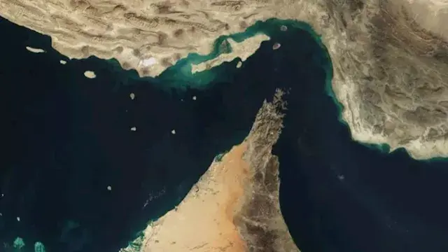 لتنفيذ مشروع الحرية.. ثلاث مدمرات أمريكية تتواجد غرب مضيق هرمز