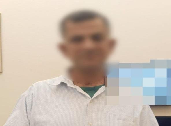 ضبط موظف بعد اتهامه بممارسة أف...