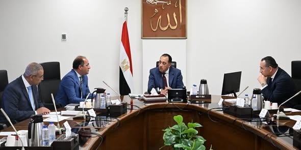 رئيس الوزراء يبحث زيادة حوافز...