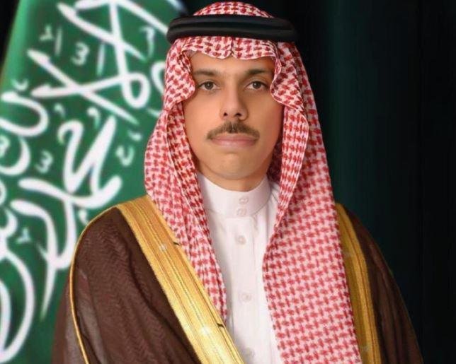 وزير الخارجية السعودي يبحث مع...