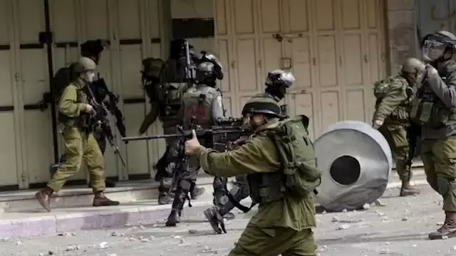 إصابة فلسطيني برصاص الاحتلال ف...