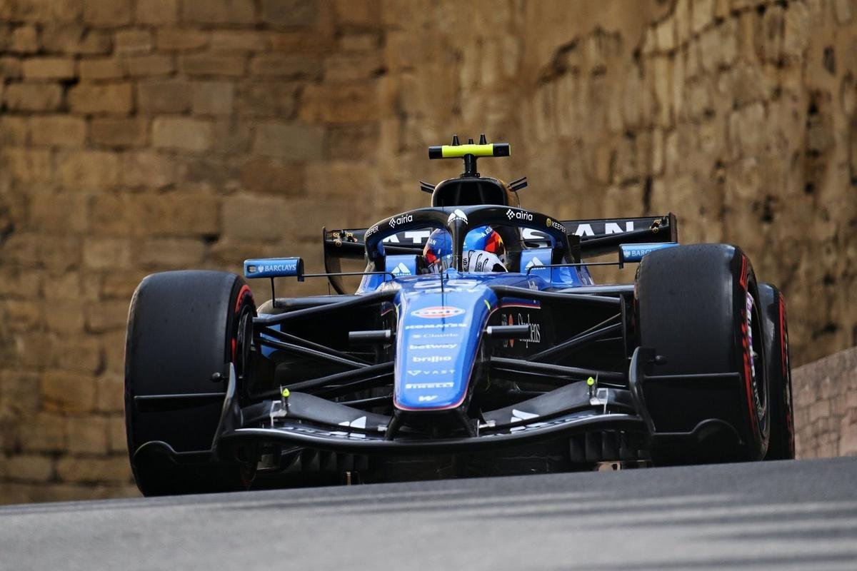 Carlos Sainz handed Azerbaijan F1 grid drop for yellow flag breach