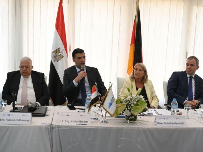 وزير الصناعة: حريصون على الاست...