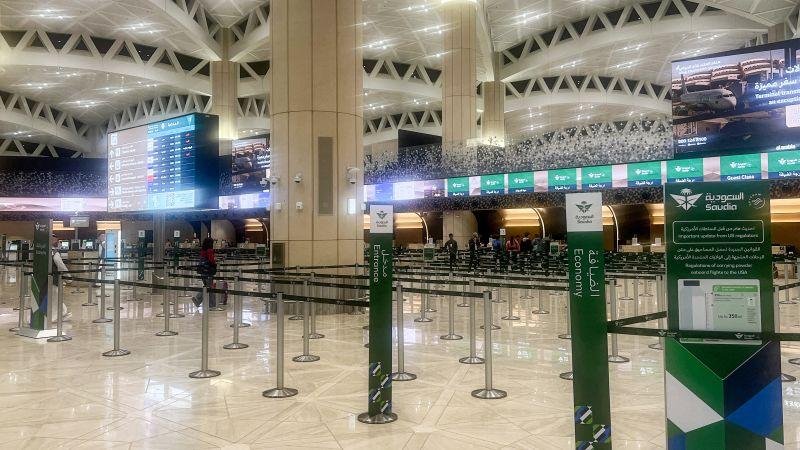 استهدفا مرافقه وطائرة.. السعودية تعلن حصيلة ضحايا اعتداءين على مطار الملك خالد الدولي الخميس