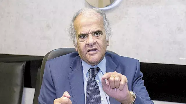 شيك ممدوح عباس ينهي أزمة الحكم الأجنبي لمباراة الزمالك وسيراميكا