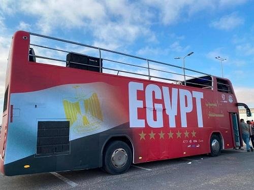 حافلة مكشوفة تستقبل بعثة منتخب...