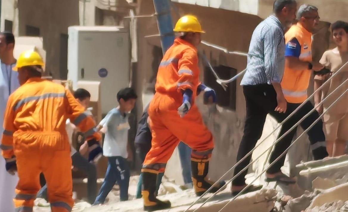 البحث عن ضحايا ومصابين بعد انه...