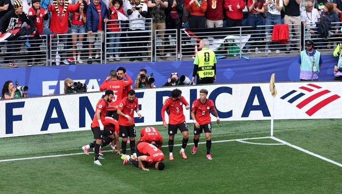 منتخب مصر بزيه الأساسي أمام أس...