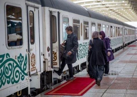 إيران تعلق رحلات قطارات طهران-...