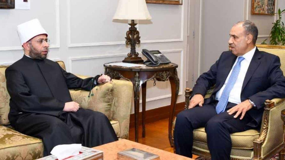 وزيرا الأوقاف والخارجية يبحثان...
