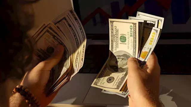 سعر الدولار يعاود للارتفاع مجد...