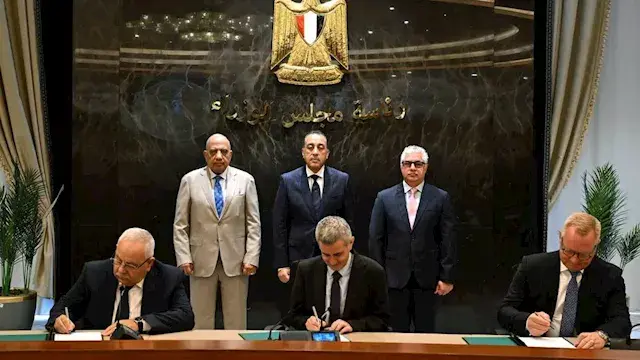 مدبولي يشهد توقيع عقدين لتوريد...