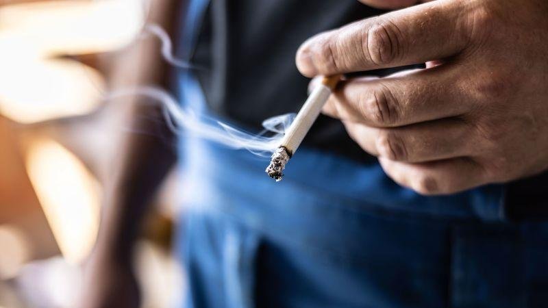 التدخين يُسبب نوبات قلبية وسكتات دماغية.. كثيرون لا يعرفون ذلك