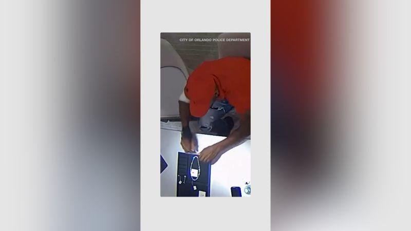 لص ابتلع أقراطًا ماسية مسروقة من "تيفاني" أثناء اعتقاله.. شاهد مصيره