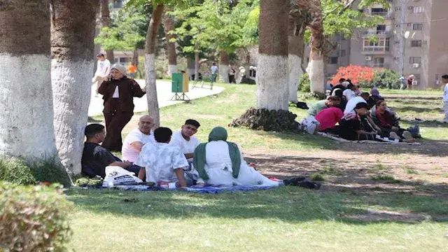 بالصور.. إقبال كثيف على الحديق...
