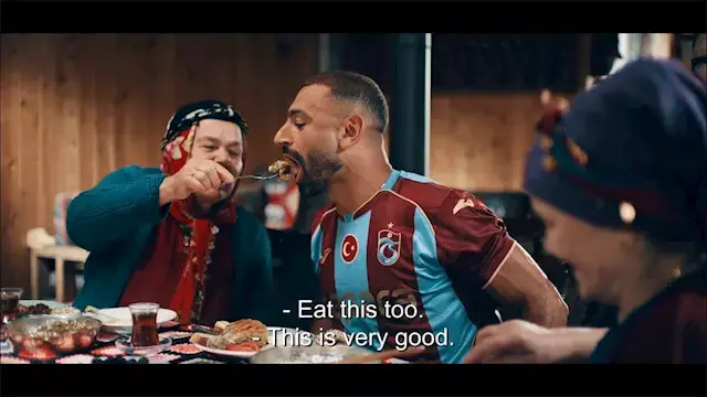 "سيدة تركية تطعمه".. طرابزون ي...