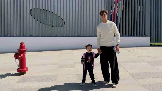 إمام عاشور يوثق أول يوم دراسة...