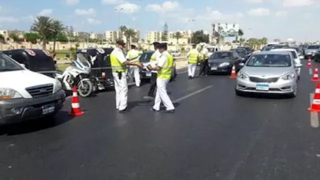 الداخلية تضبط 106 آلاف مخالفة مرورية و5 ملايين جنيه في قضايا عملات