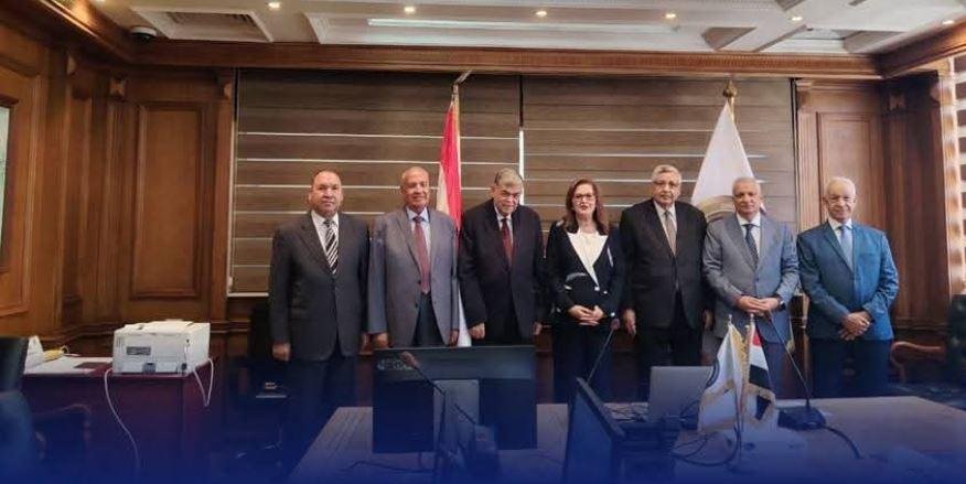 اللجنة المختصة بترشيح رؤساء الجامعات تجري مقابلات المتقدمين لرئاسة جامعة أسيوط