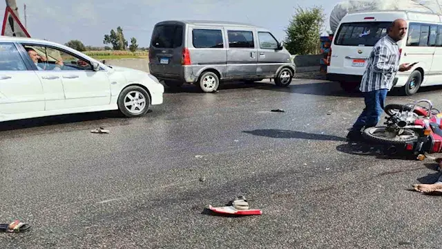تريلا تنهي حياة شاب وتصيب اثنين وتفر هاربة على الطريق الزراعي بالمنوفية -صور