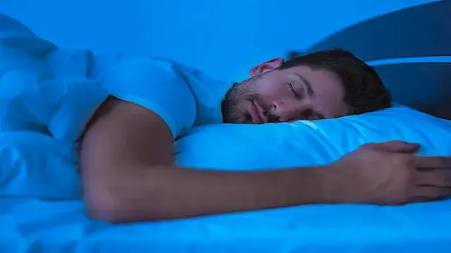 تأثير استخدام الشاشات على النو...
